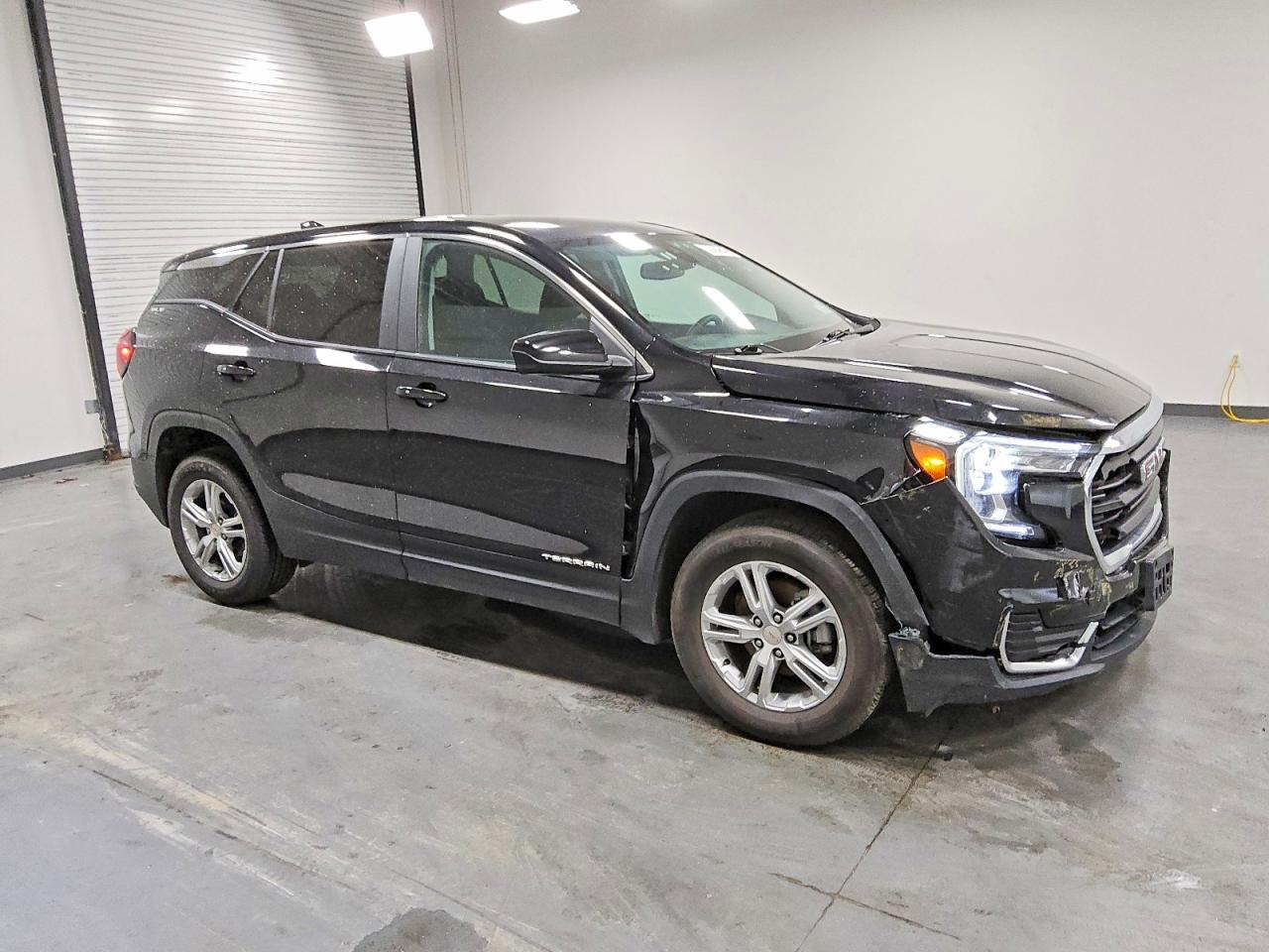2024 GMC TERRAIN SLE photo 4