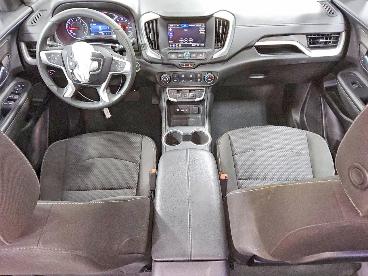 2024 GMC TERRAIN SLE photo 8