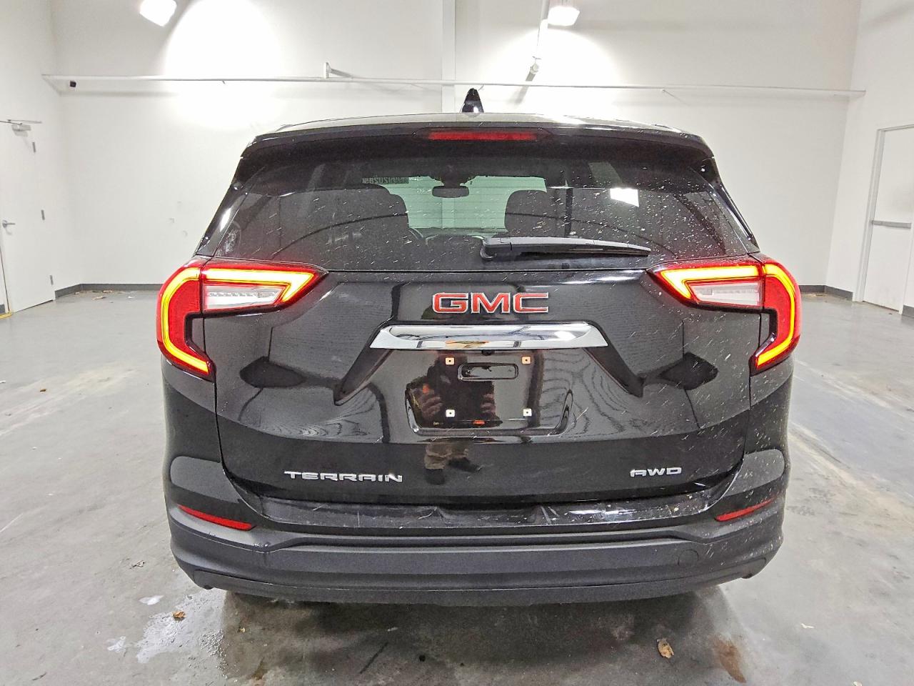 2024 GMC TERRAIN SLE photo 6