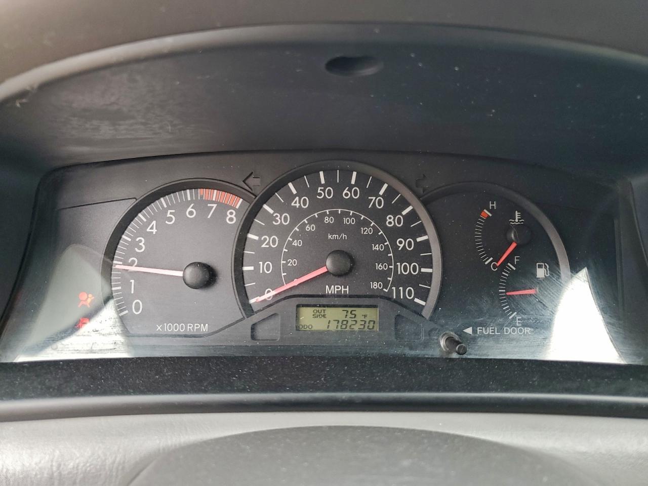 2005 TOYOTA COROLLA CE photo 9