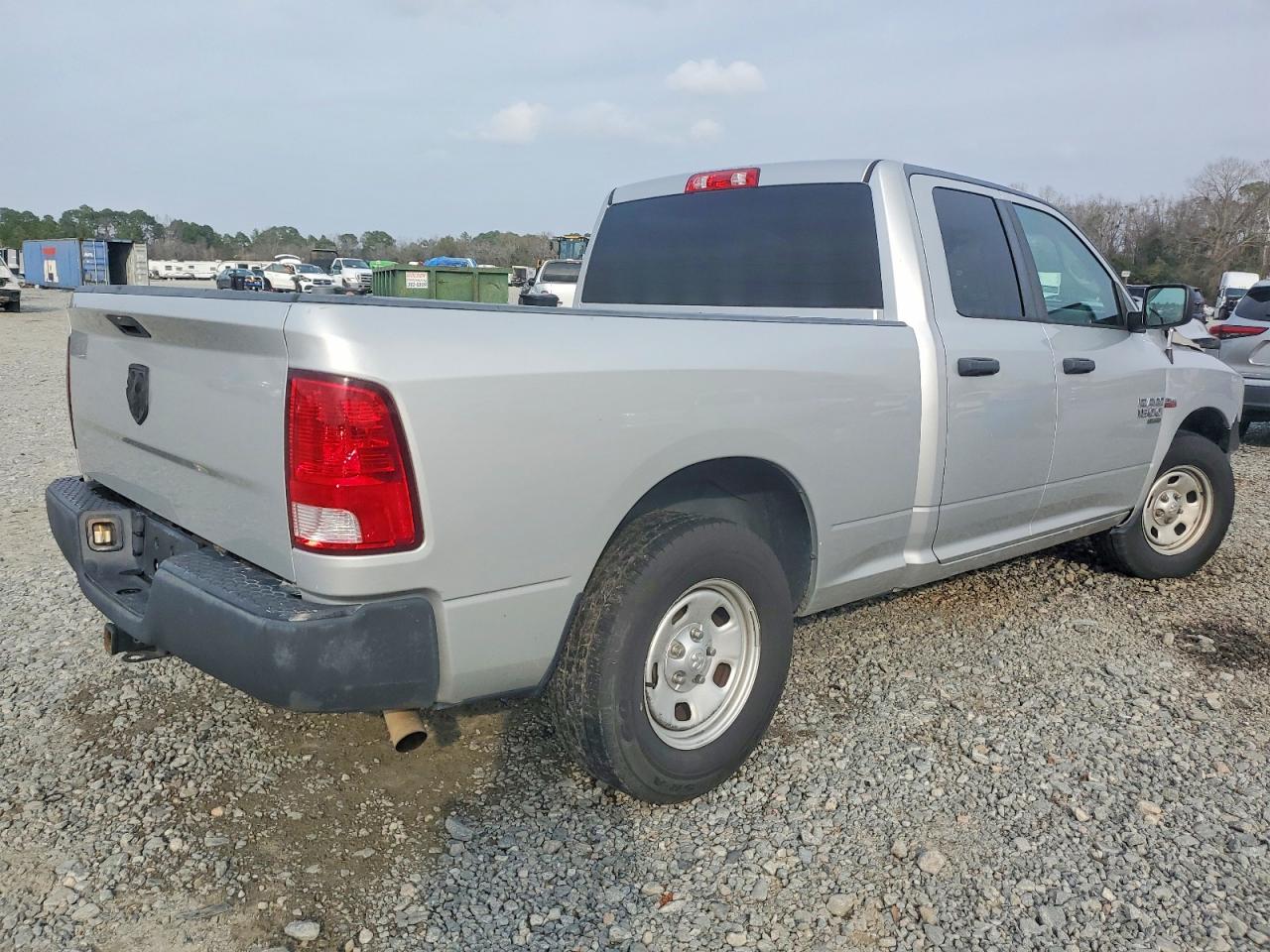 2019 RAM 1500 CLASSIC TRADESMAN photo 3