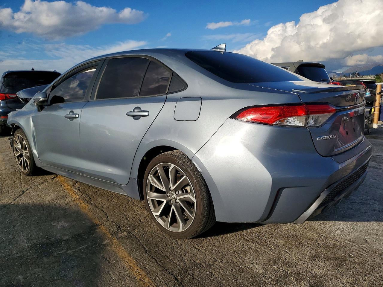 2020 TOYOTA COROLLA SE photo 2
