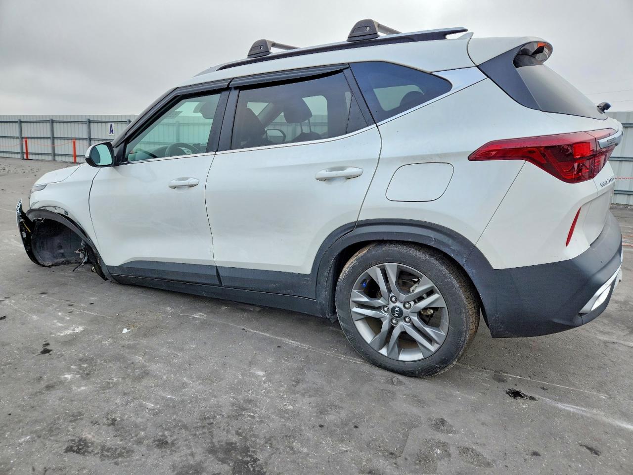 2021 KIA SELTOS S photo 2