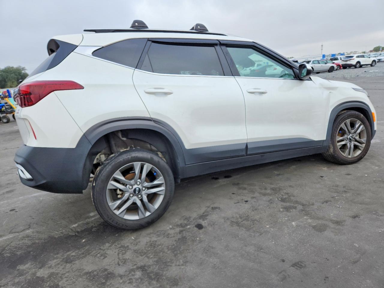 2021 KIA SELTOS S photo 3