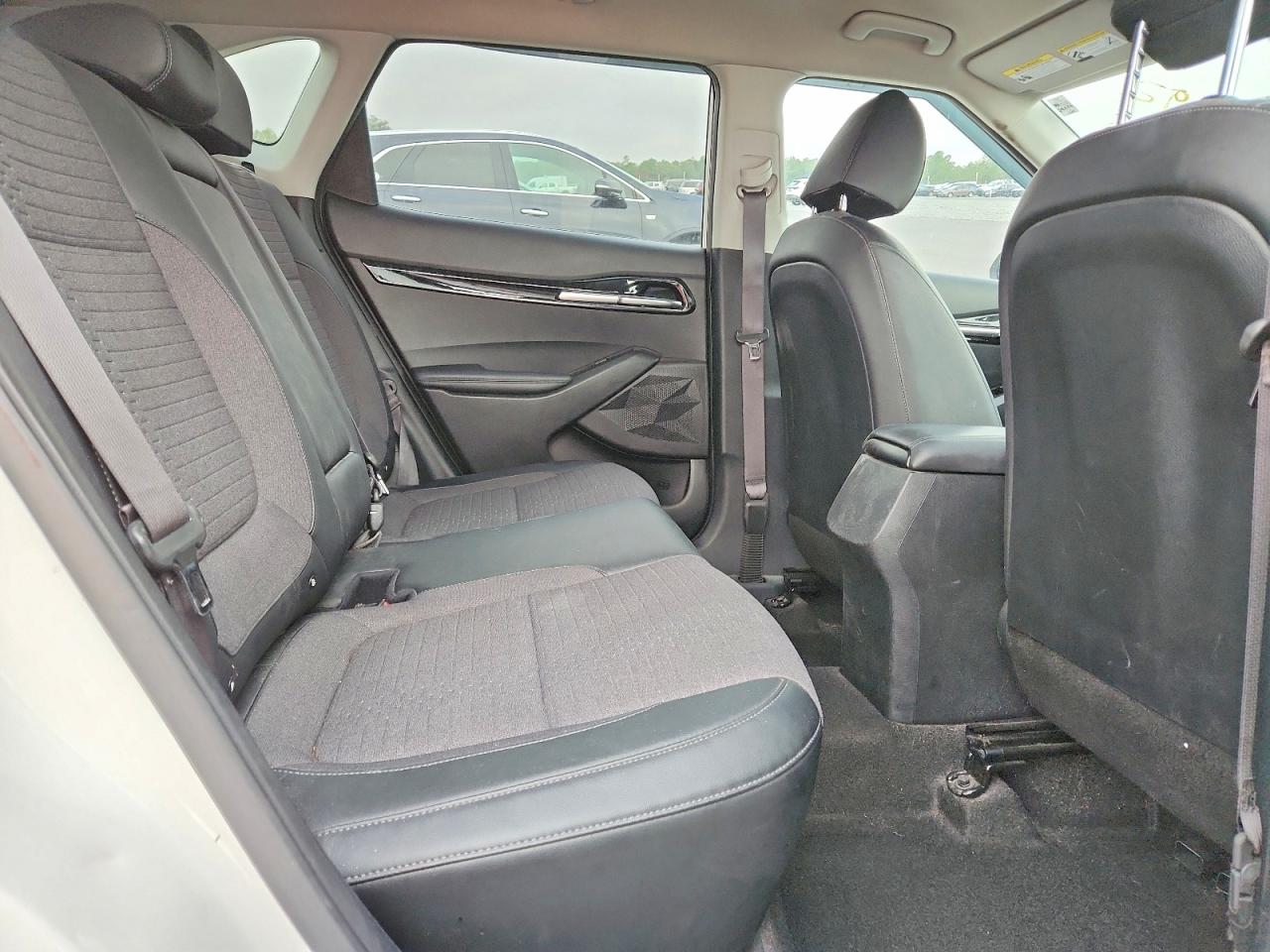 2021 KIA SELTOS S photo 11