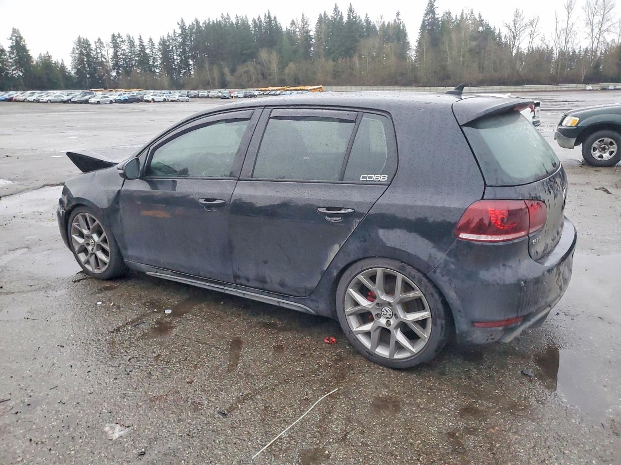 2013 VOLKSWAGEN GTI photo 2