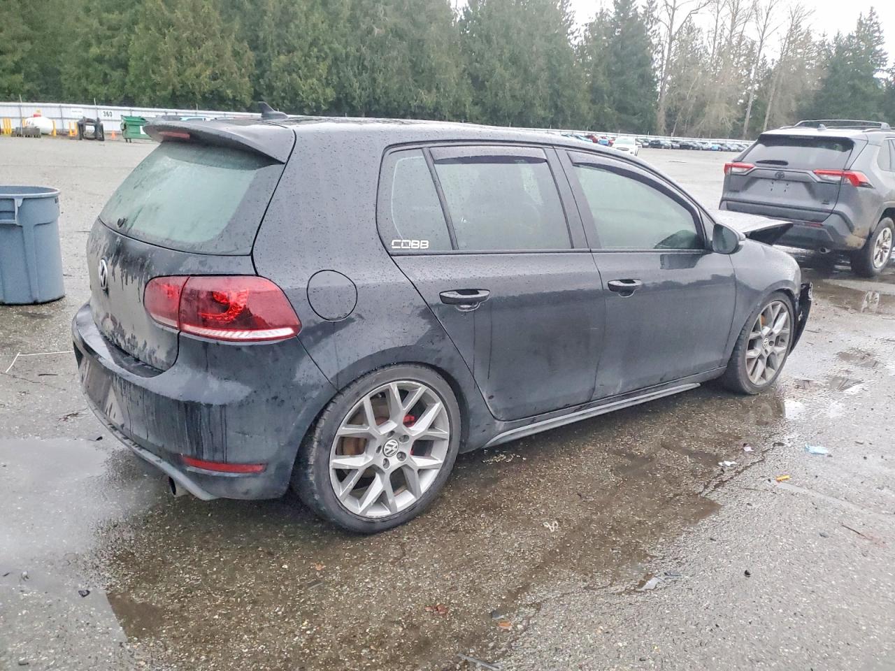 2013 VOLKSWAGEN GTI photo 3