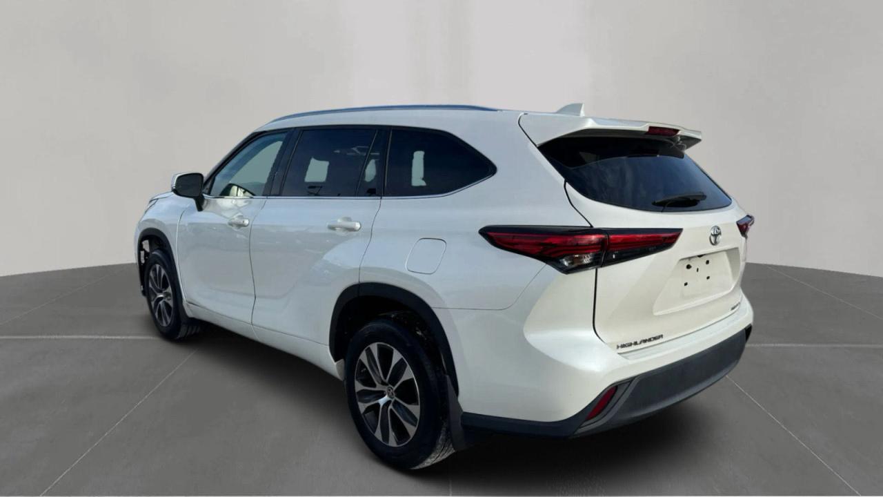 2021 TOYOTA HIGHLANDER XLE photo 3