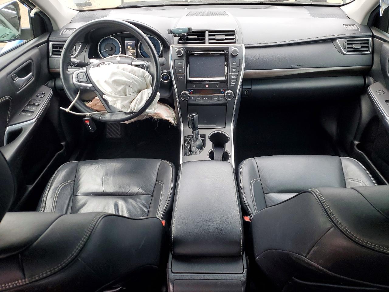 2016 TOYOTA CAMRY LE photo 8