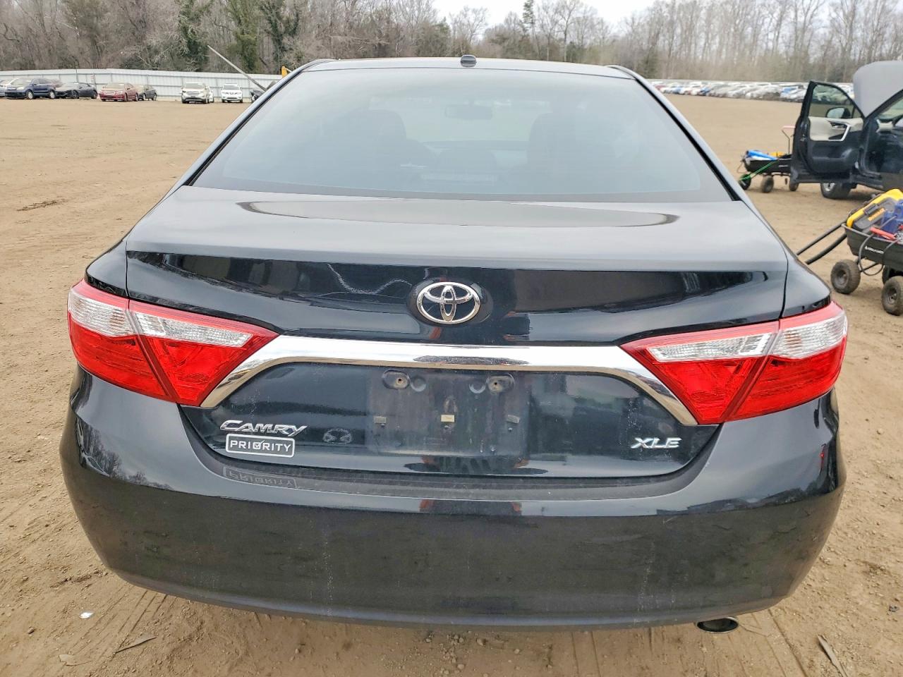 2016 TOYOTA CAMRY LE photo 6