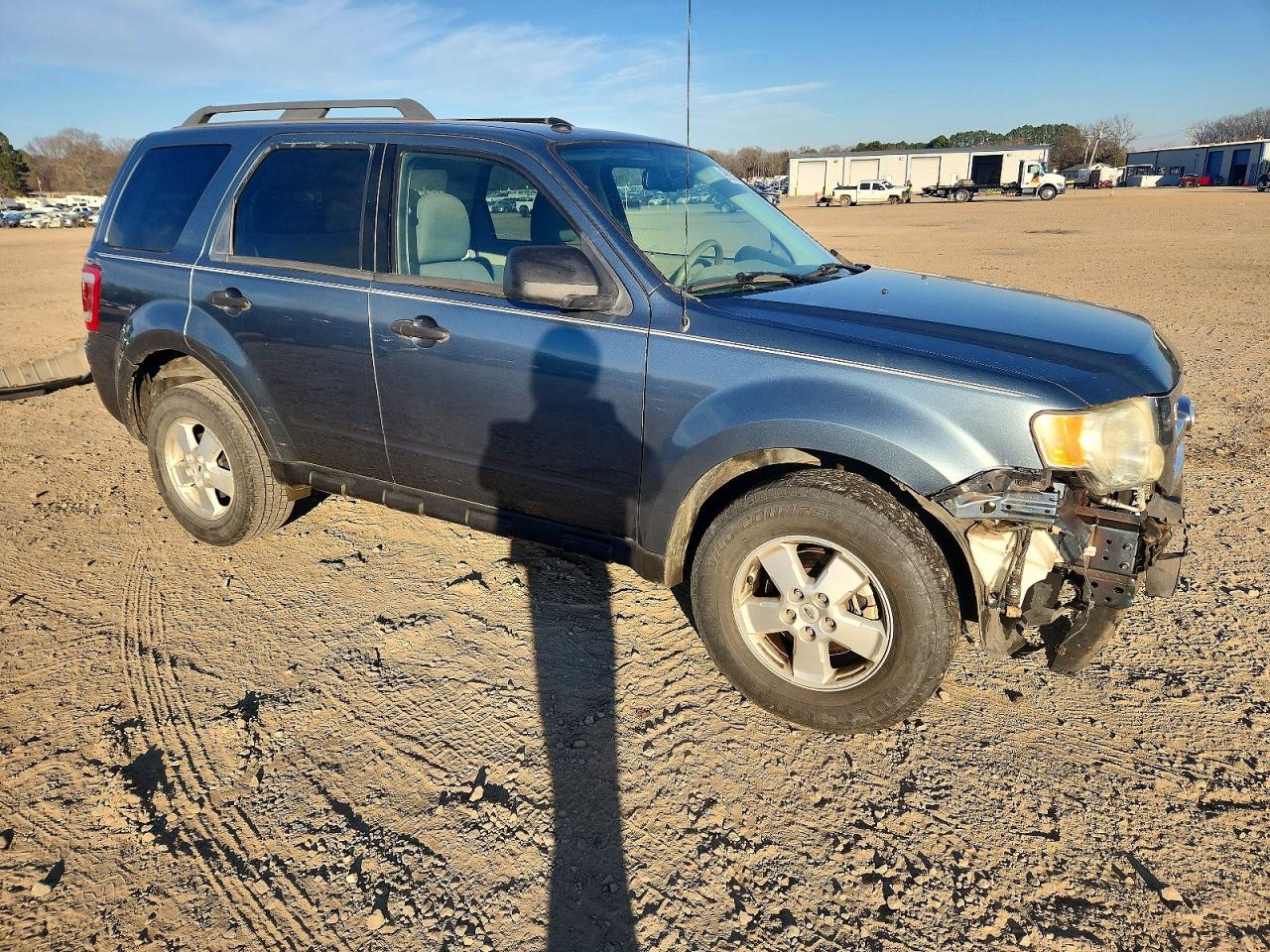 2010 FORD ESCAPE XLT photo 4