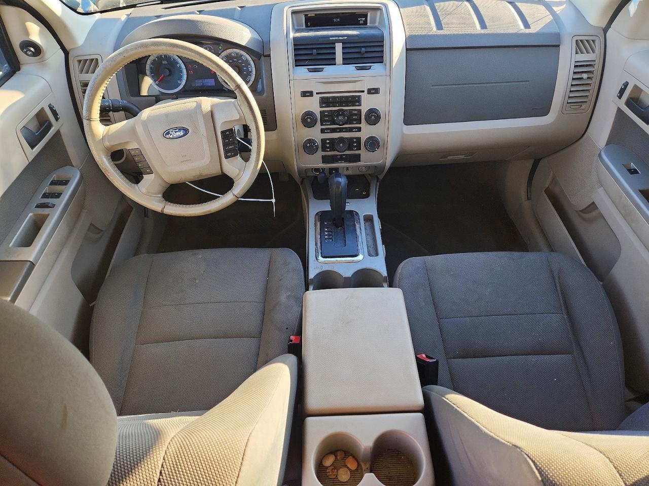 2010 FORD ESCAPE XLT photo 8