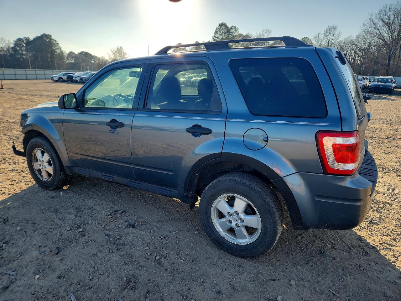 2010 FORD ESCAPE XLT photo 2