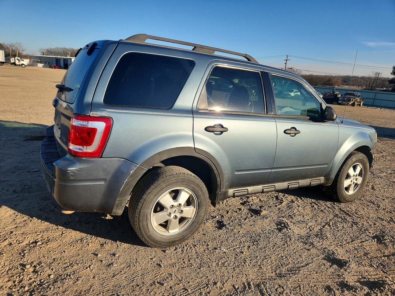 2010 FORD ESCAPE XLT photo 3