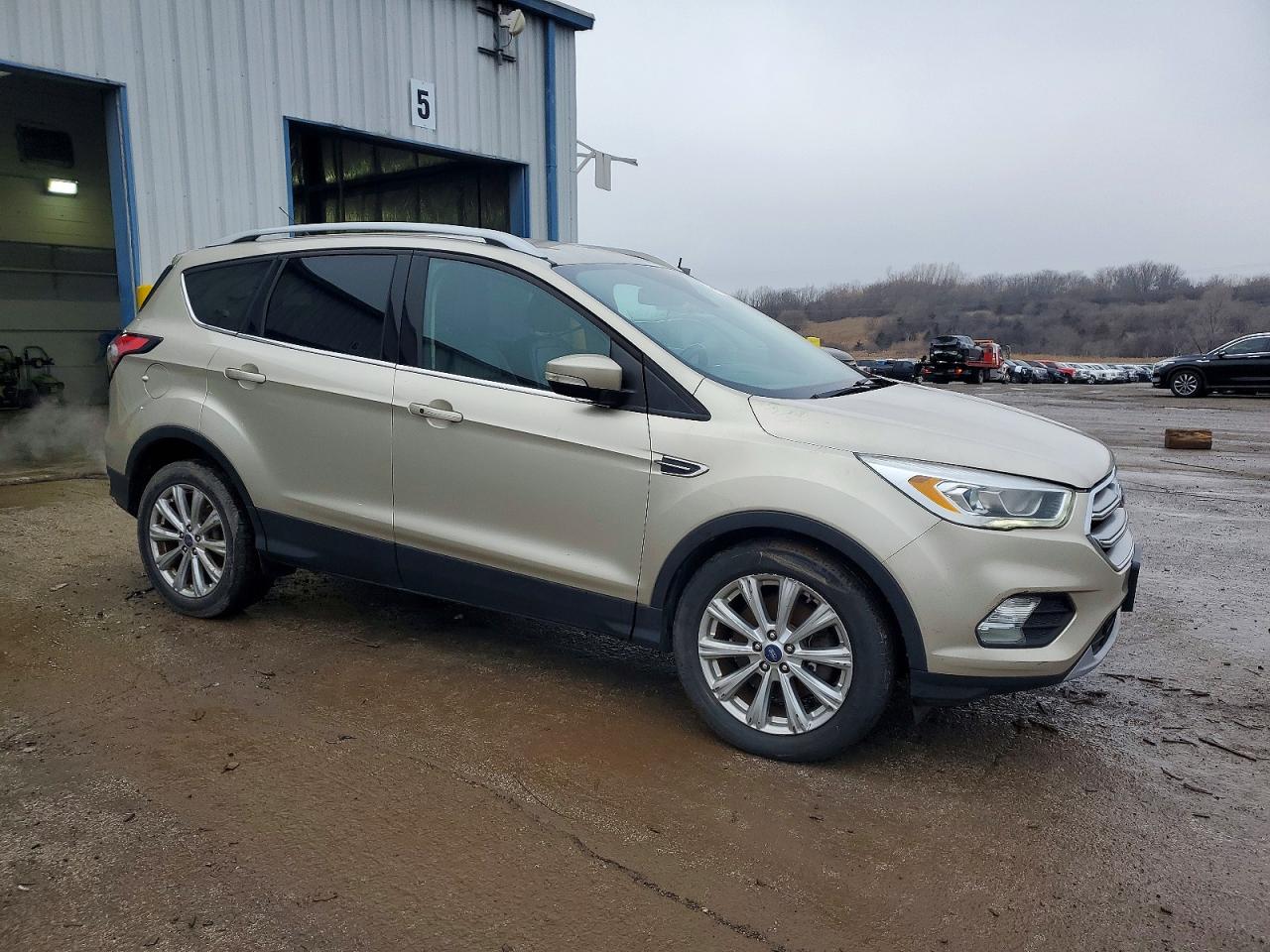 2017 FORD ESCAPE TITANIUM photo 4