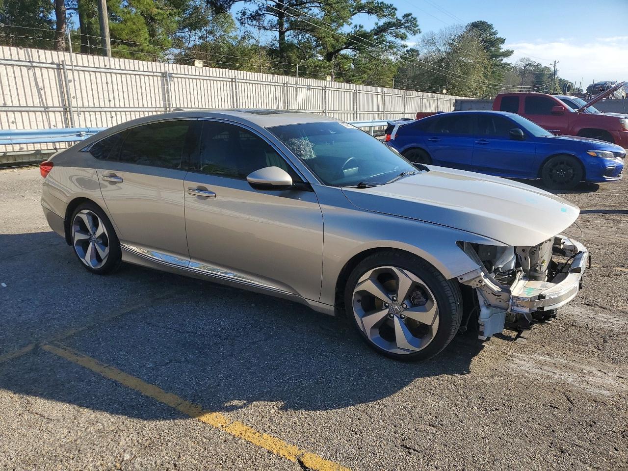 2018 HONDA ACCORD TOURING photo 4