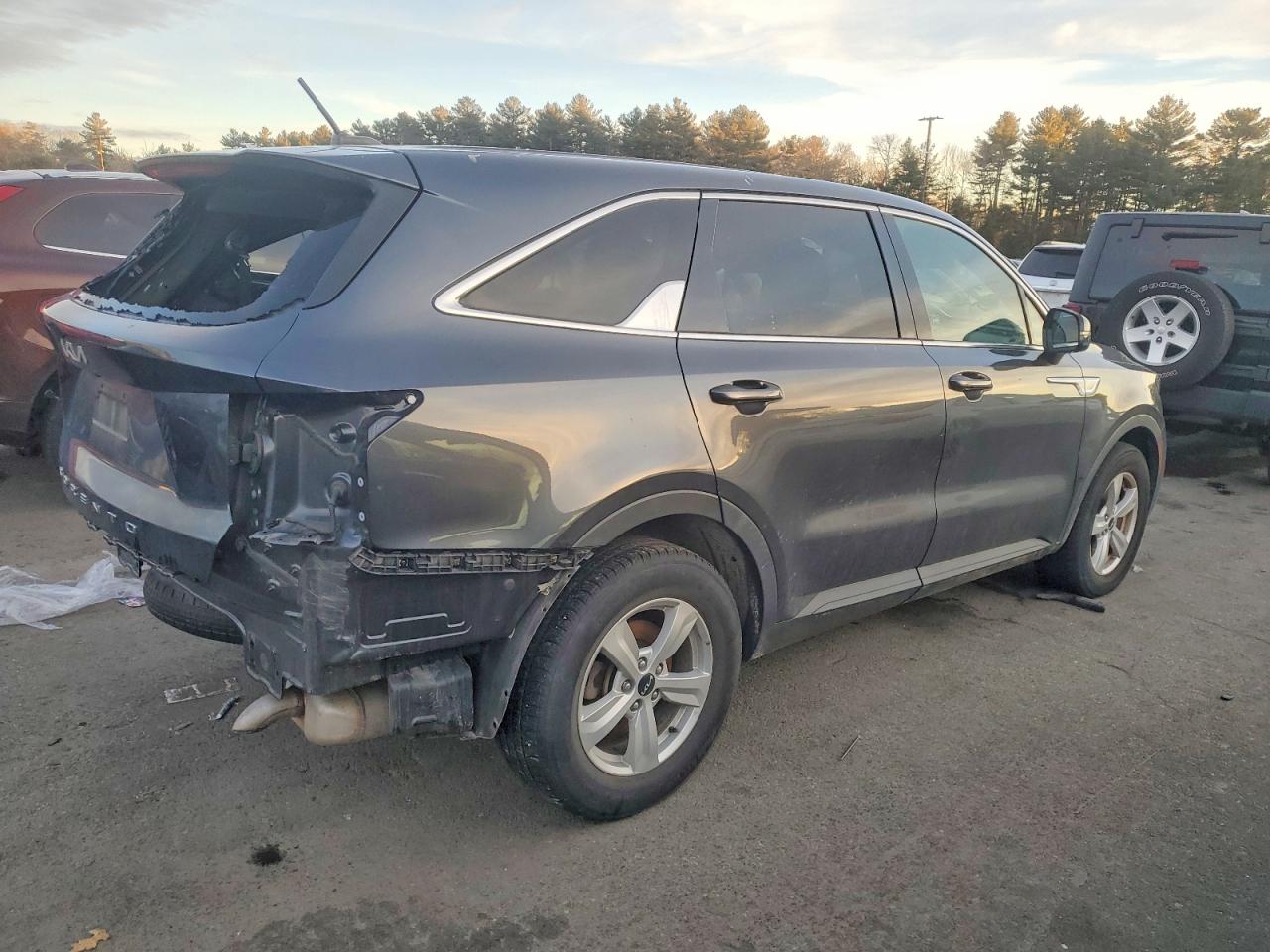 2022 KIA SORENTO LX photo 3