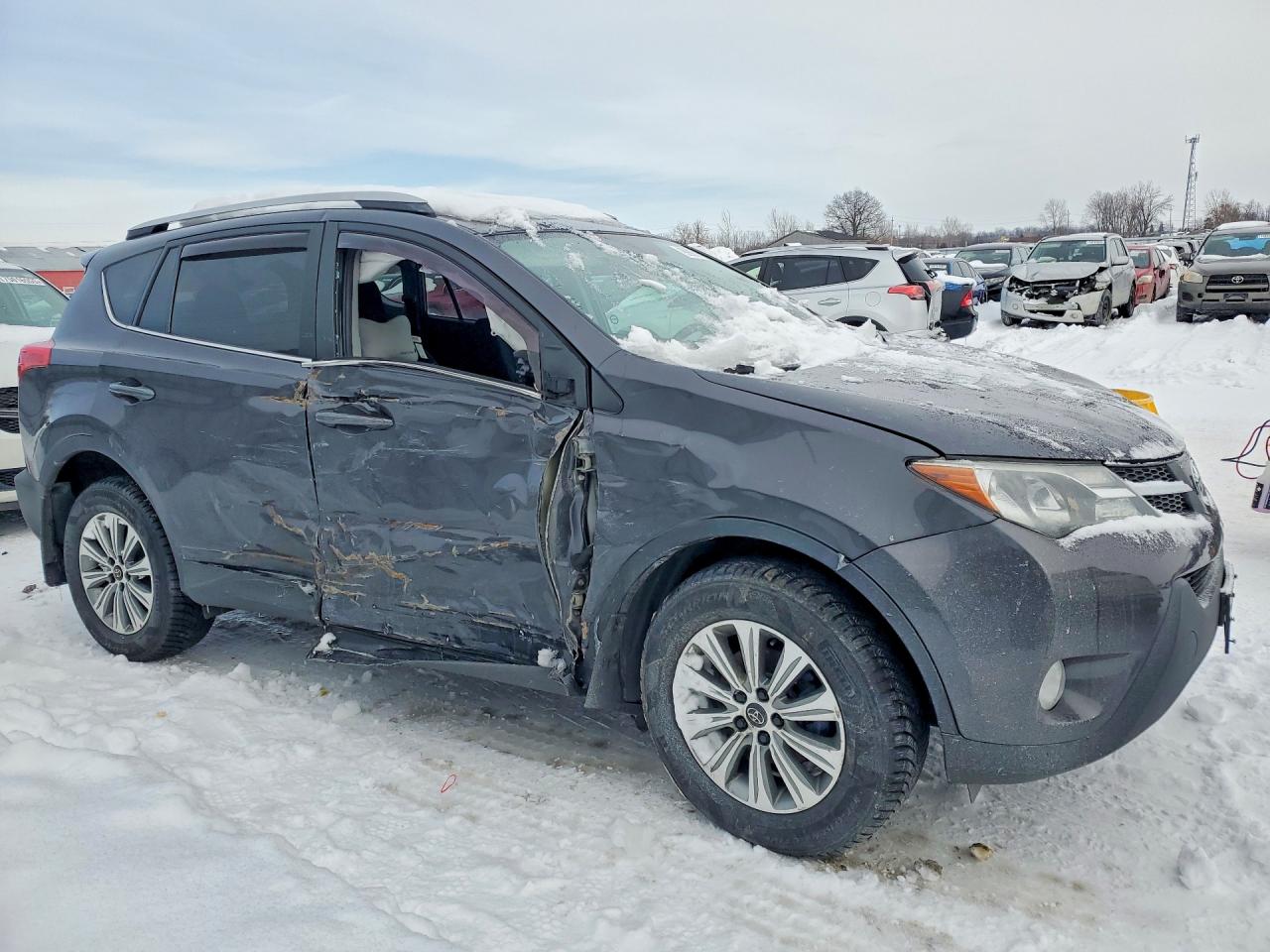 2015 TOYOTA RAV4 XLE photo 4
