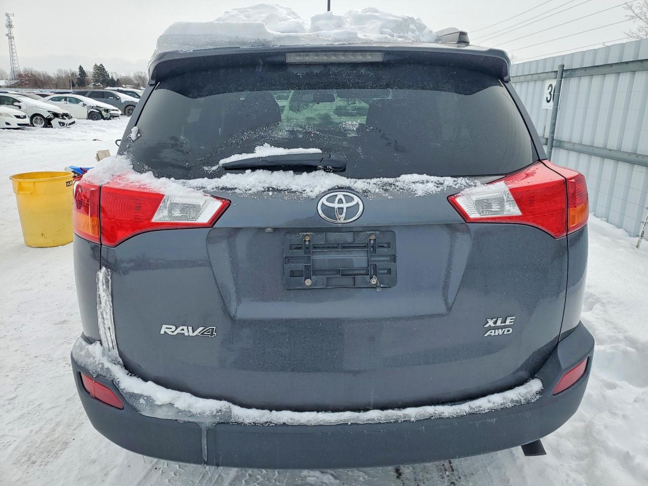 2015 TOYOTA RAV4 XLE photo 6