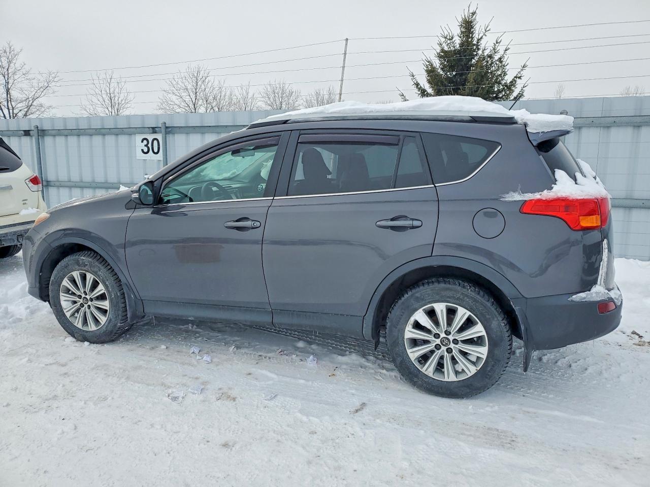 2015 TOYOTA RAV4 XLE photo 2