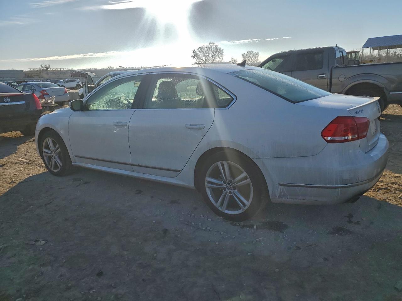 2015 VOLKSWAGEN PASSAT SE photo 2