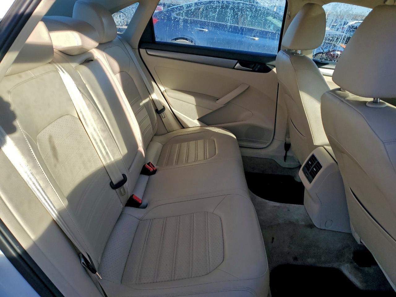 2015 VOLKSWAGEN PASSAT SE photo 10