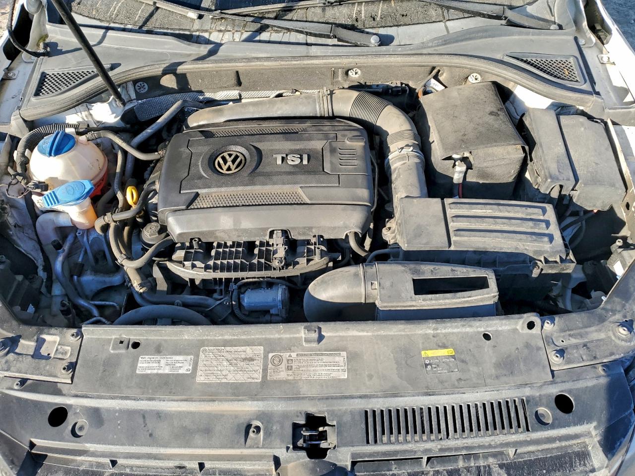 2015 VOLKSWAGEN PASSAT SE photo 11