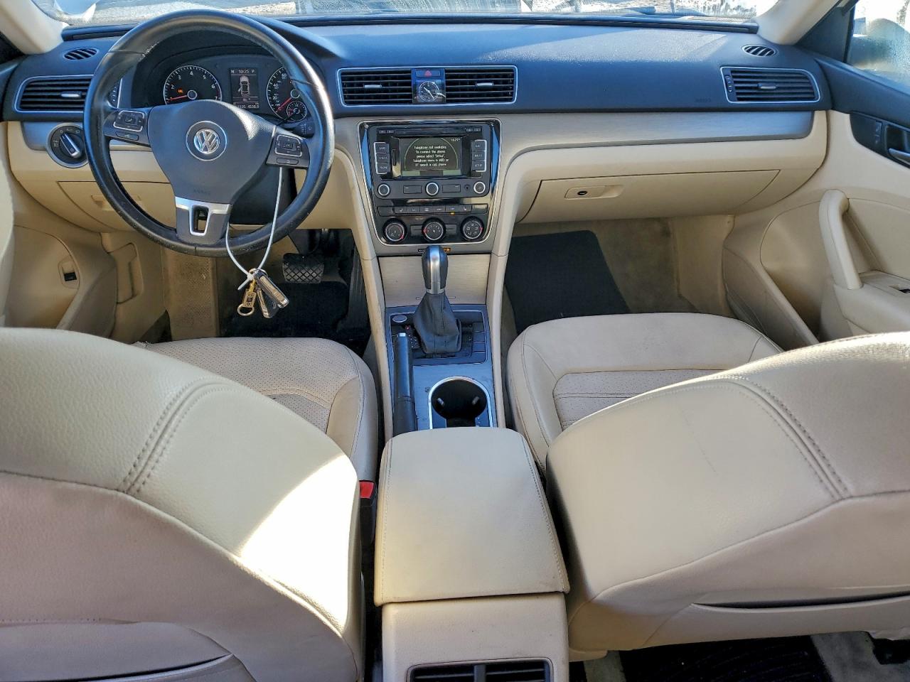 2015 VOLKSWAGEN PASSAT SE photo 8