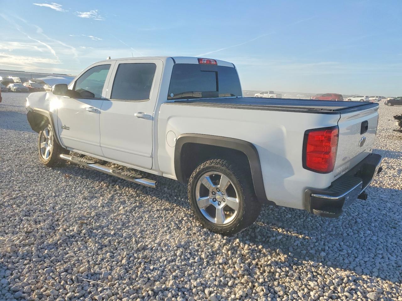 2017 CHEVROLET SILVERADO C1500 LT photo 3
