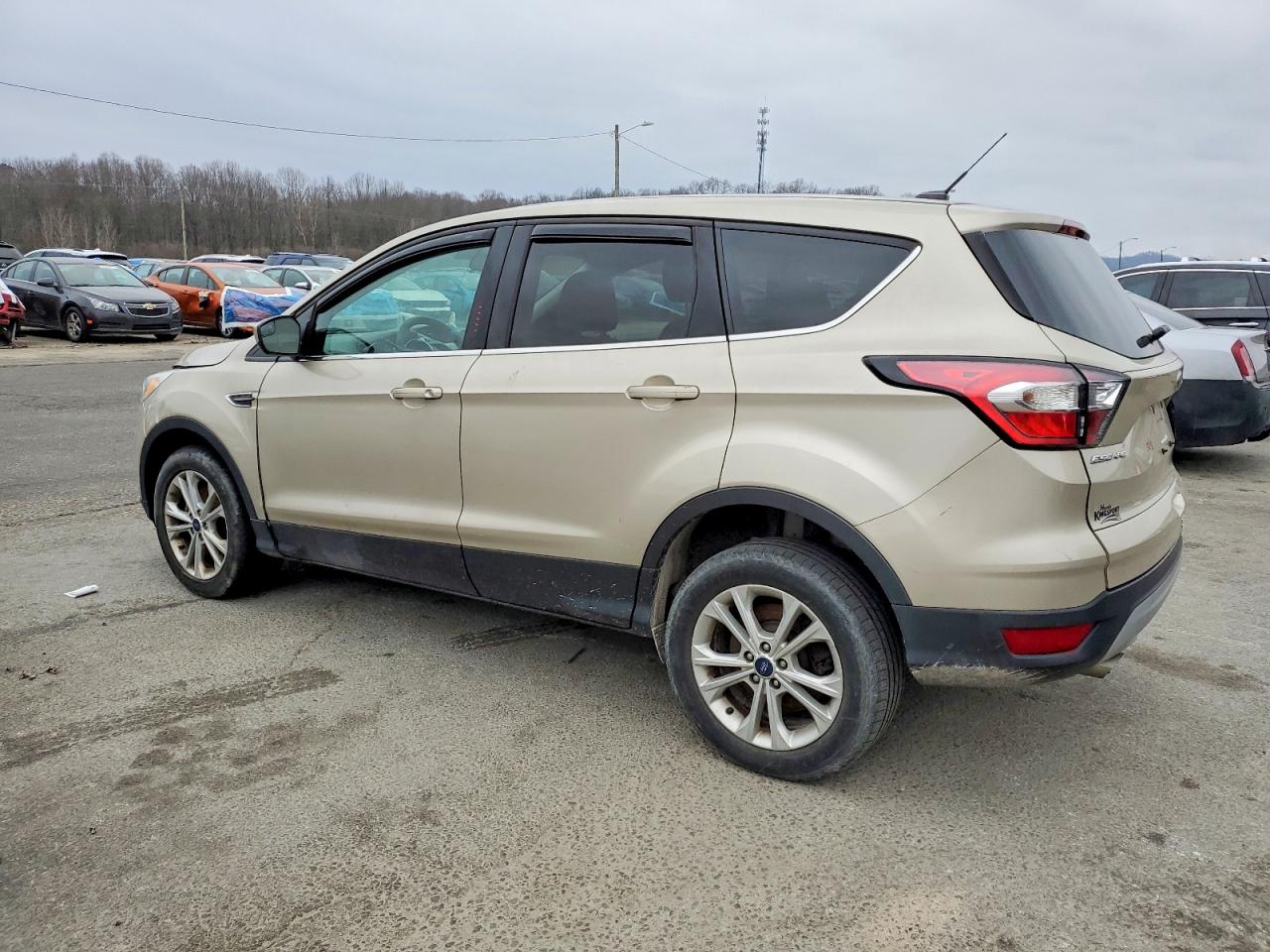 2017 FORD ESCAPE SE photo 2