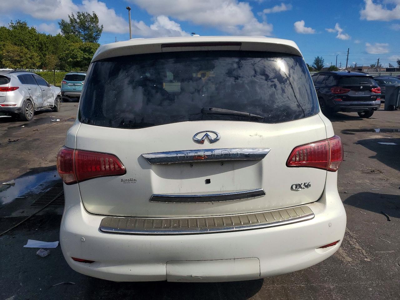 2011 INFINITI QX56 photo 6