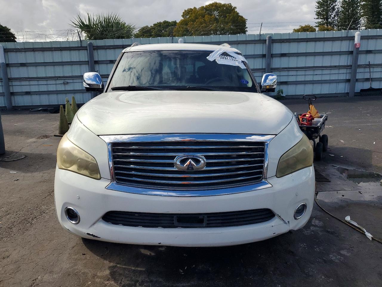 2011 INFINITI QX56 photo 5