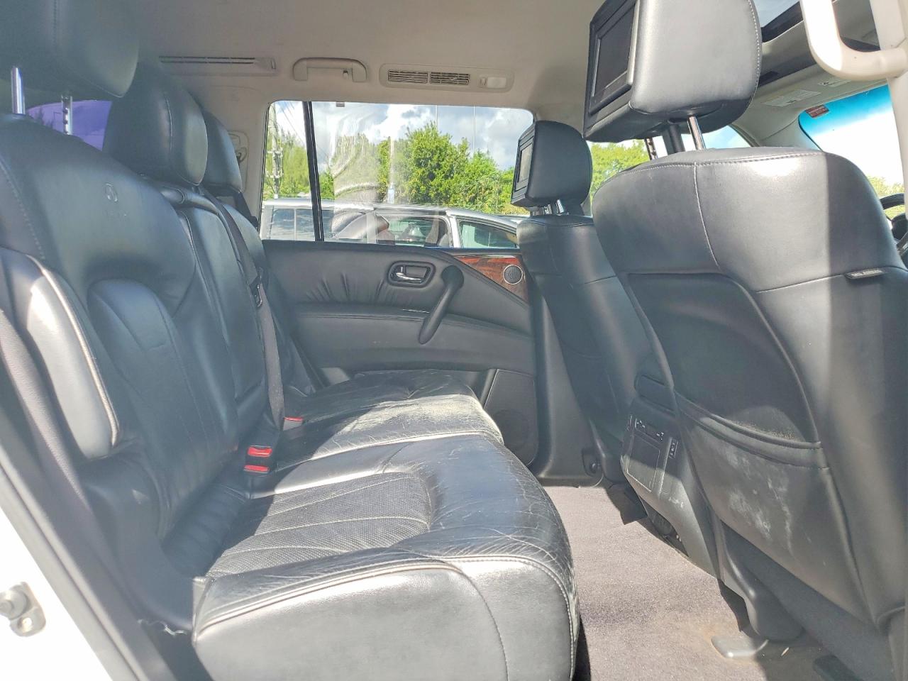 2011 INFINITI QX56 photo 11