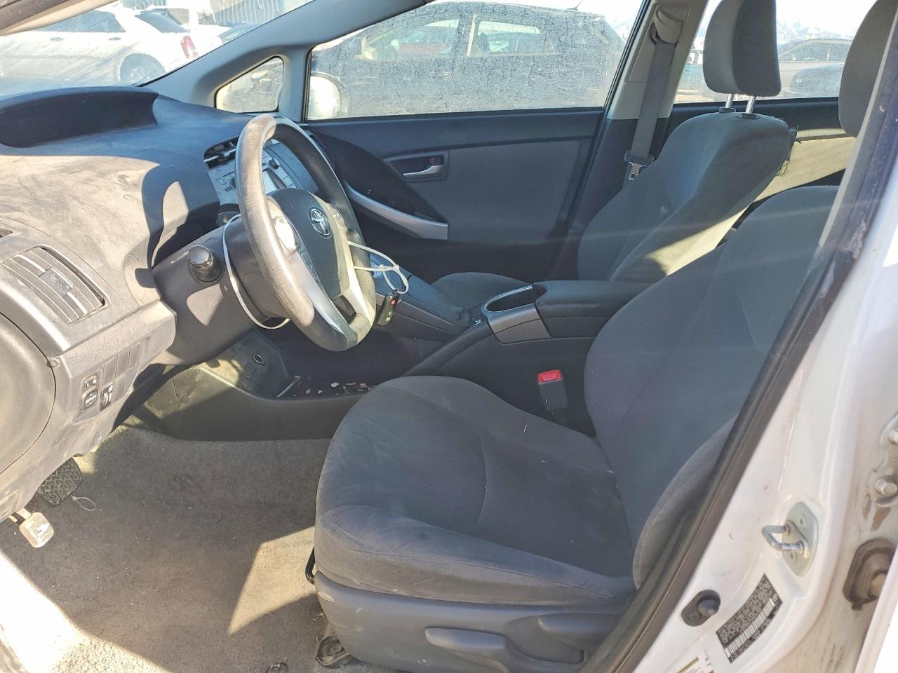 2013 TOYOTA PRIUS photo 7