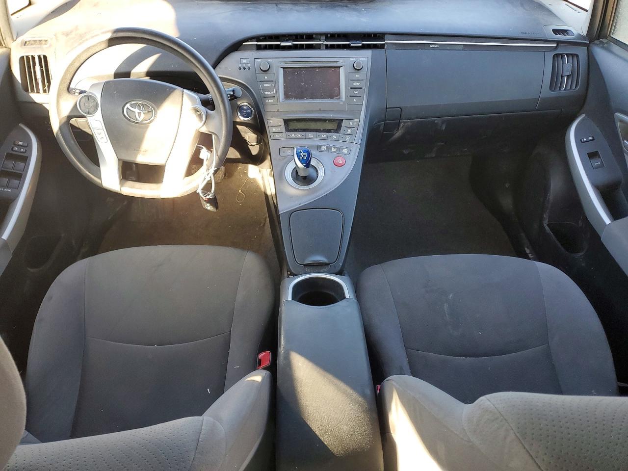 2013 TOYOTA PRIUS photo 8