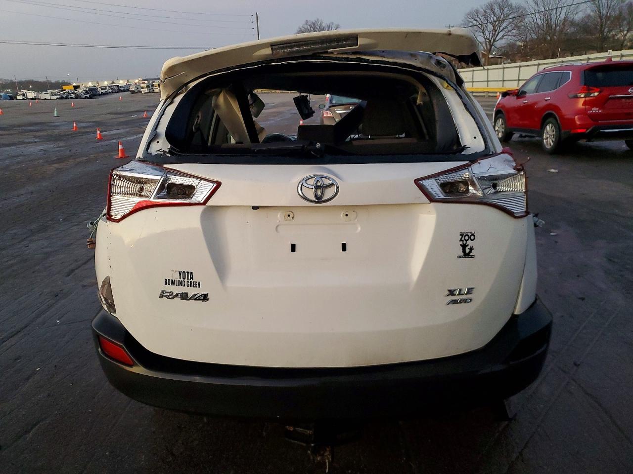 2015 TOYOTA RAV4 XLE photo 6