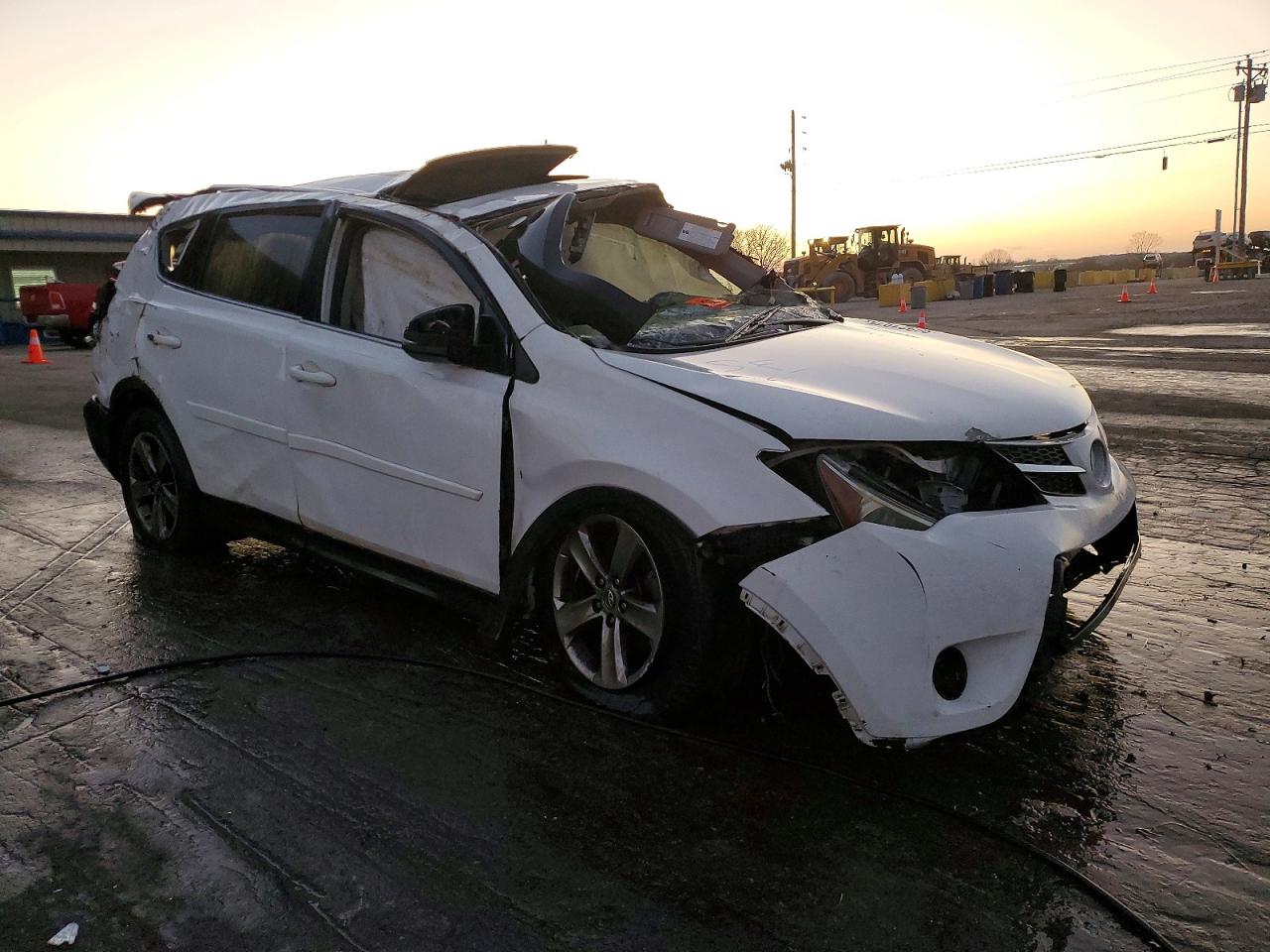 2015 TOYOTA RAV4 XLE photo 4