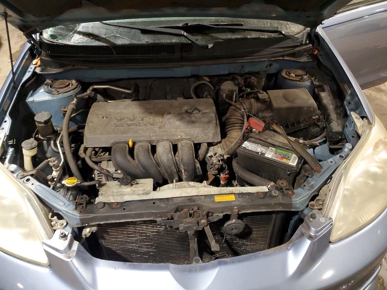 2004 TOYOTA COROLLA MATRIX XR photo 11