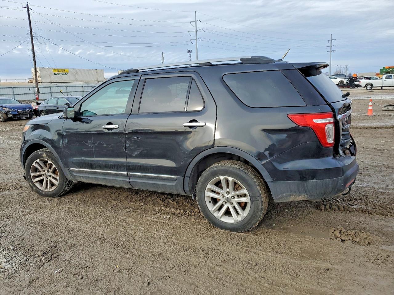 2011 FORD EXPLORER XLT photo 2