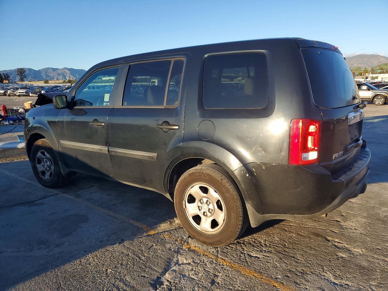 2012 HONDA PILOT LX photo 2