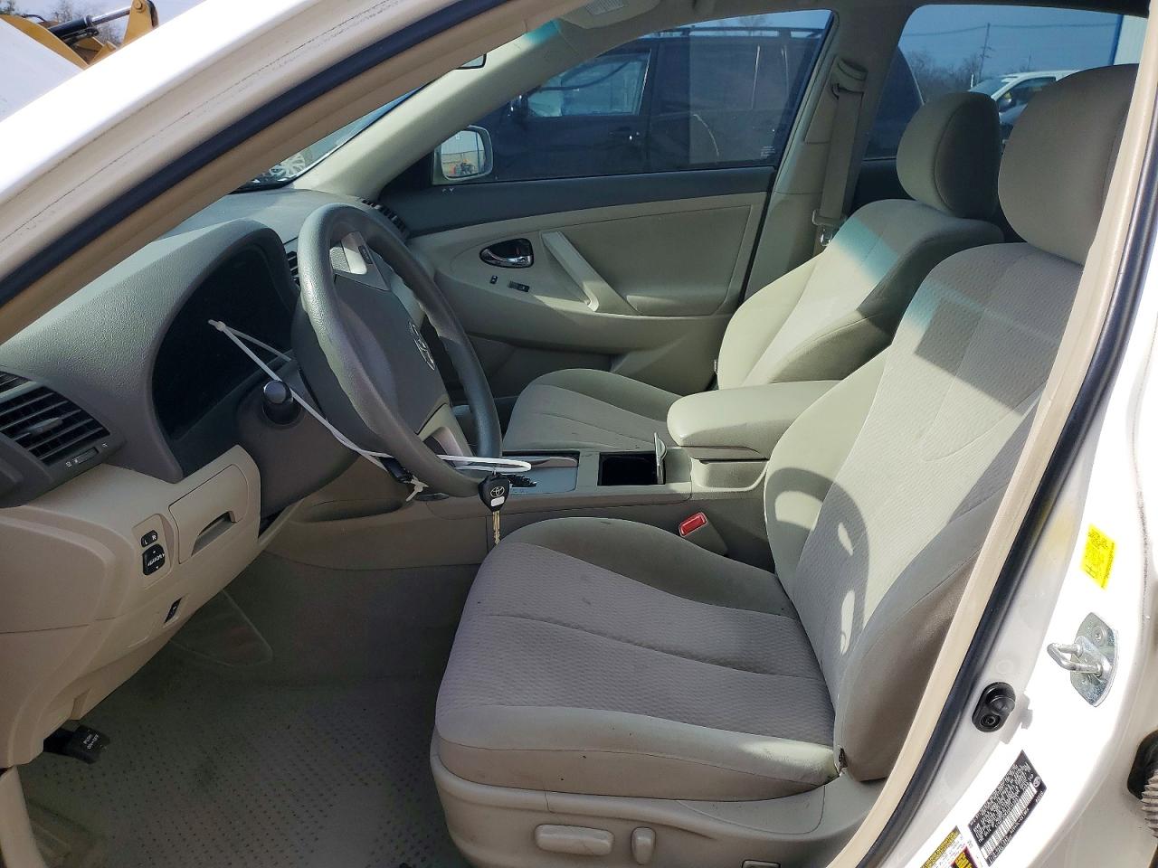2011 TOYOTA CAMRY BASE photo 7