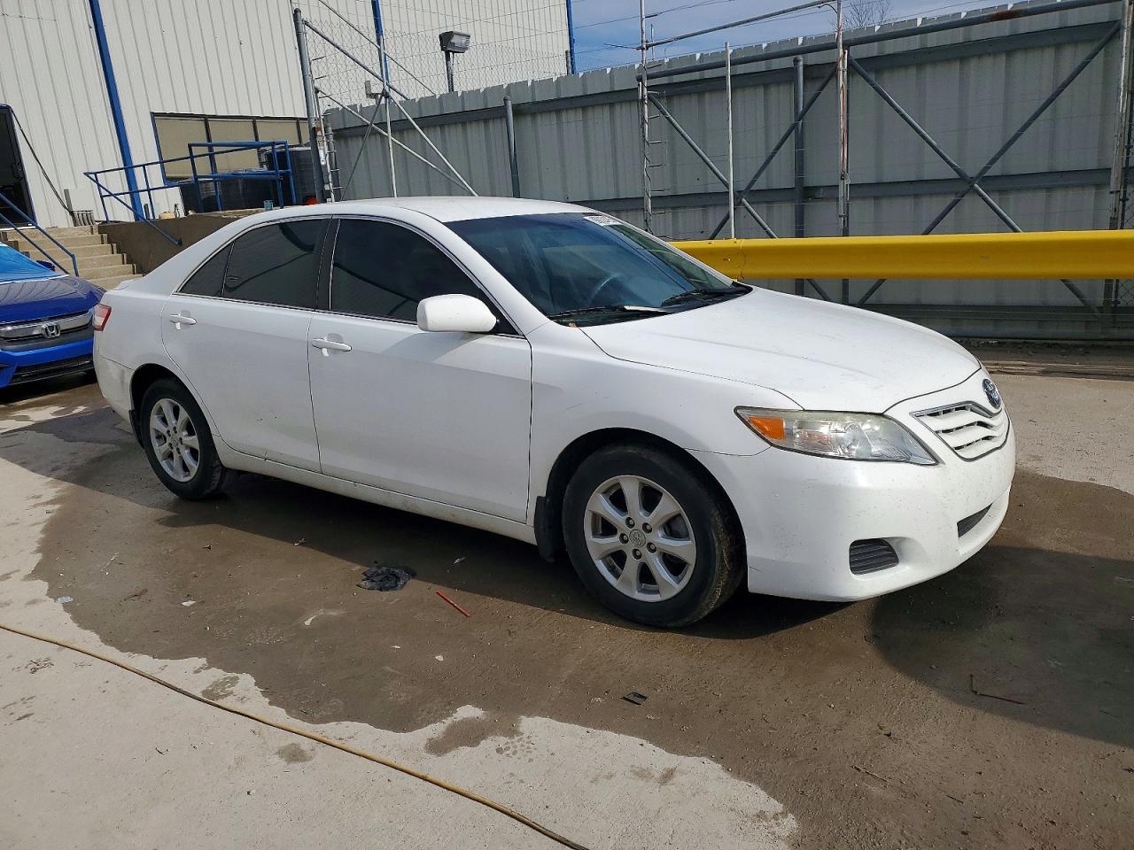 2011 TOYOTA CAMRY BASE photo 4