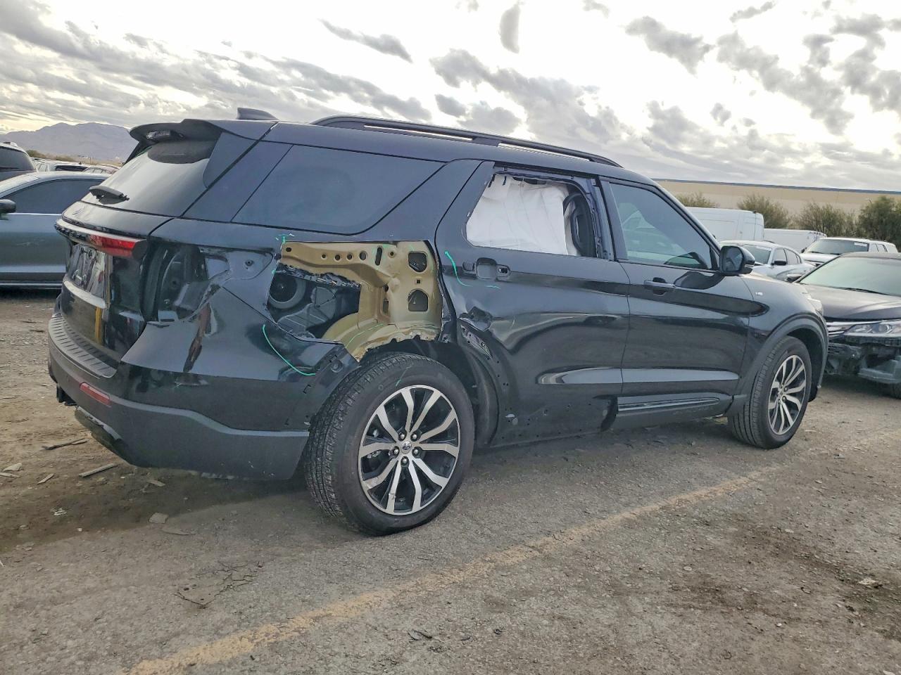 2025 FORD EXPLORER ST-LINE photo 3