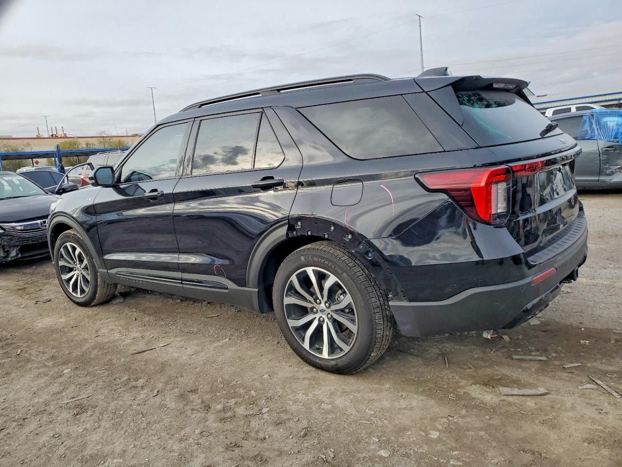 2025 FORD EXPLORER ST-LINE photo 2