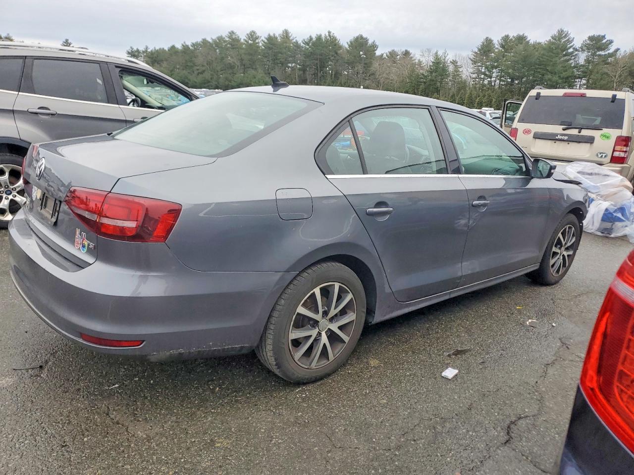 2017 VOLKSWAGEN JETTA SE photo 3