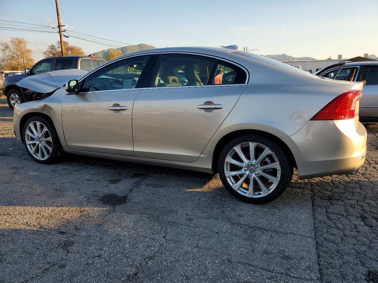 2018 VOLVO S60 PREMIER photo 2
