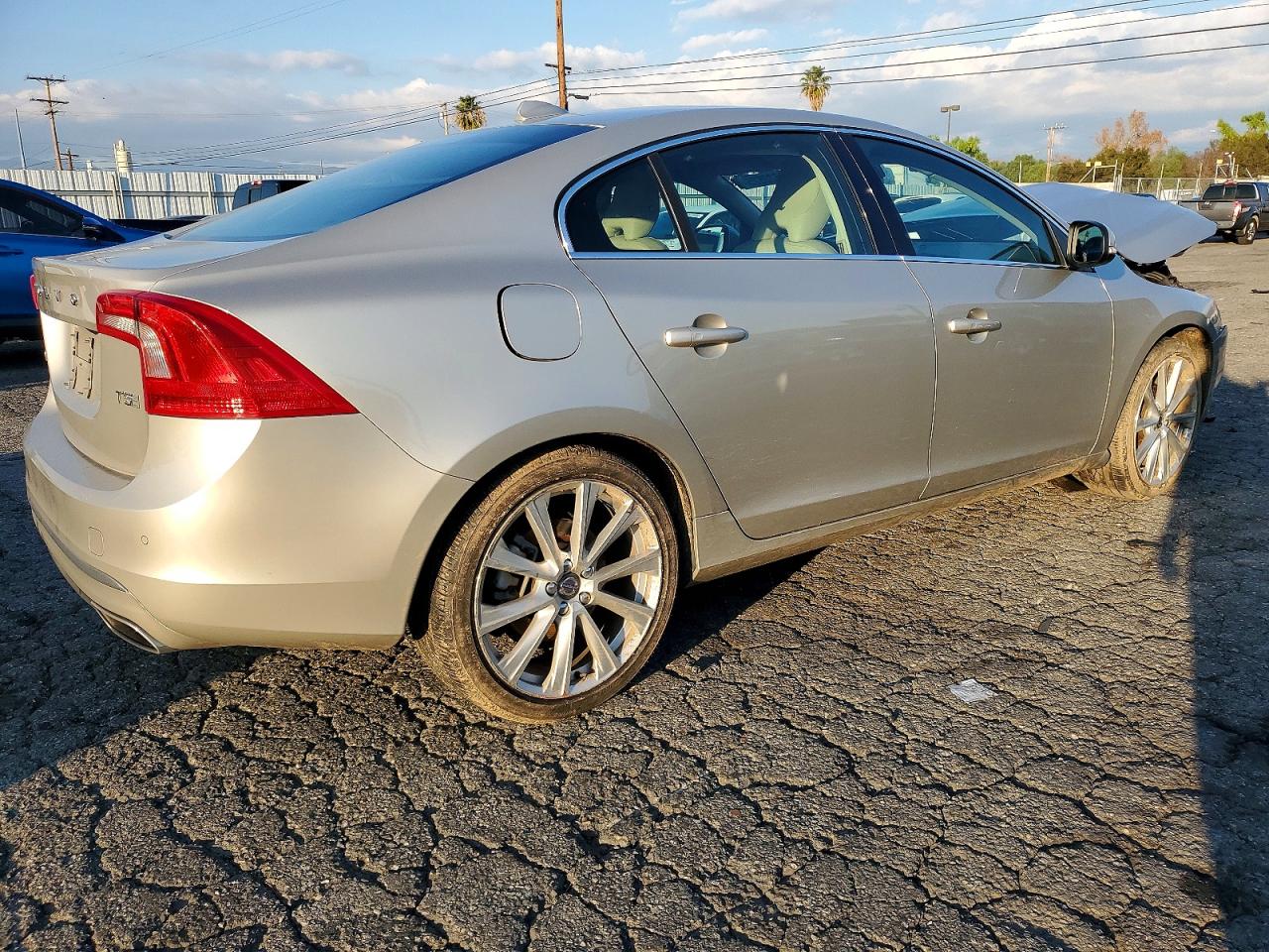 2018 VOLVO S60 PREMIER photo 3