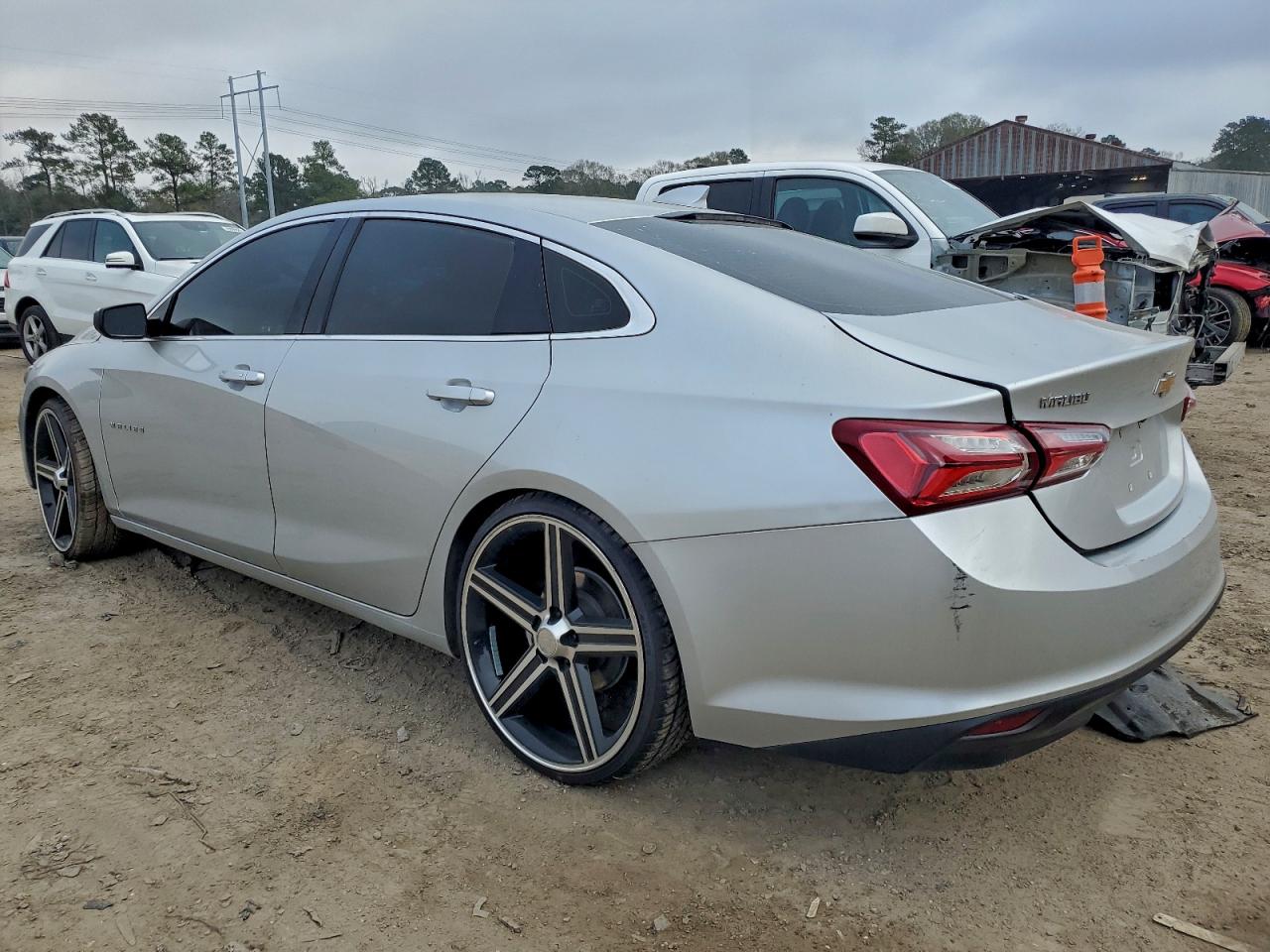 2022 CHEVROLET MALIBU LT photo 2