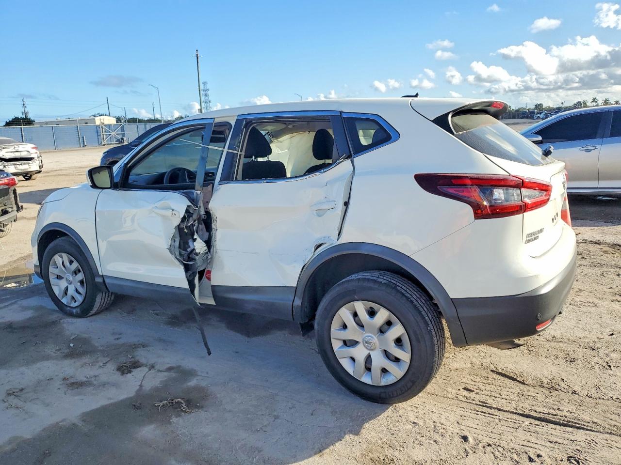 2020 NISSAN ROGUE SPORT S photo 2