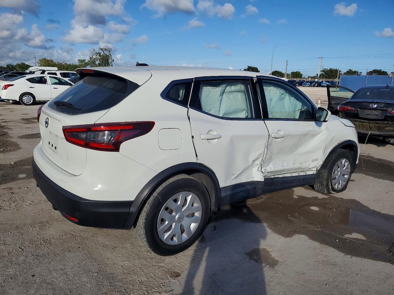 2020 NISSAN ROGUE SPORT S photo 3